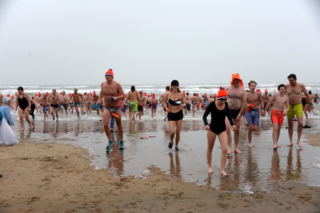 ../Images/Nieuwjaarsduik Nederzandt 2017 060.jpg